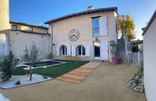 Irigny Villa | Villa with swimming pool 15 minutes from Lyon. Pets welcome!