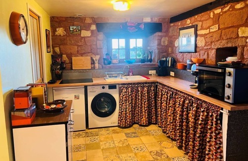 Collonges-la-Rouge House | Vintage gîte in the heart of Collonges-la-Rouge! Pets allowed