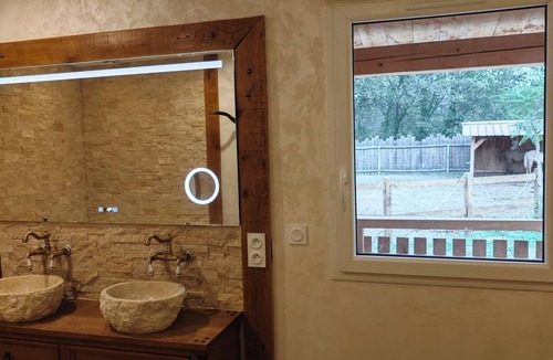 Le Soler Apartment | Wamakiti Ranch Private Jacuzzi View of the horses Breakfast included