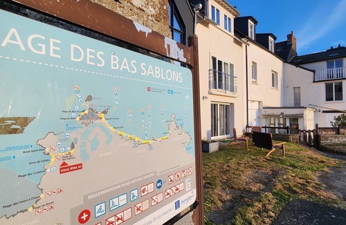 Saint-Malo House | Waterfront home in Saint-Malo, wake up facing the beach!