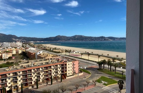 Empuriabrava Apartment | Weekly rental apartment 50 m from the beach in empuriabrava spain