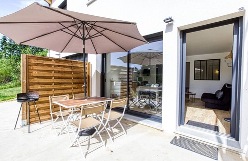 Gages House | While swimming in the garden pool, watch the animals in the adjacent wildlife enclosure.