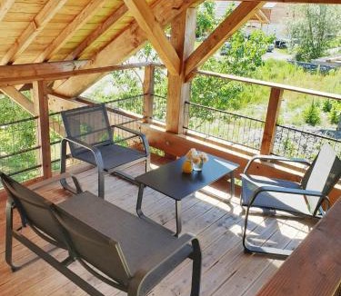 Le Bourg-d'Oisans Ski Chalet | WhispeRive Lodge - le vert aux bords de rive