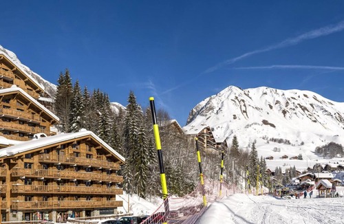 Le Grand-Bornand Apartment | Wifi, 100m from resort center, view mountain, fitness, swimming pool, sauna, hammam, balcony