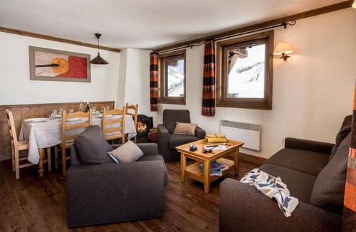 Les Almes Apartment | Wifi, 200m from resort center, balcony, fireplace or stove, tv, ski locker, 65m², Tignes