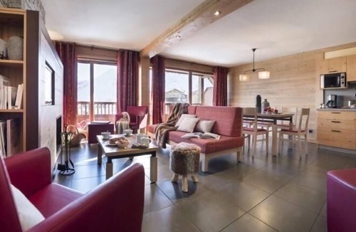 Les Almes Apartment | Wifi, 200m from resort center, balcony, fireplace or stove, tv, ski locker, 100m², Tignes