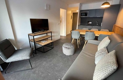 Auris Apartment | Wifi, 200m from resort center, view mountain, swimming pool, sauna, hammam, terrace, balcony, tv