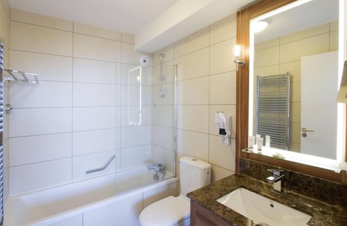 Arc-1800 Hotel | Wifi, 300m from shops, fitness, swimming pool, sauna, hammam, balcony, tv, ski locker, 55m²