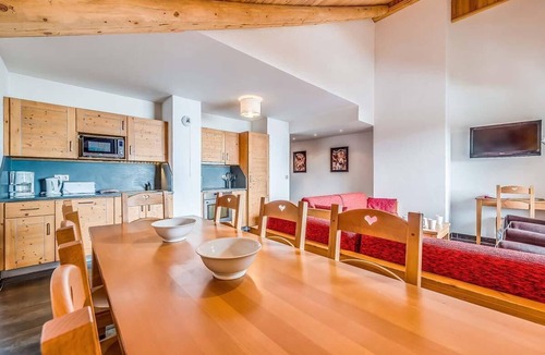 Les Almes Apartment | Wifi, 4th floor, balcony, tv, ski locker, 80m², Tignes