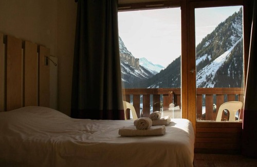 Pralognan-la-Vanoise Hotel | Wifi, swimming pool, sauna, balcony, tv, 25m², Pralognan-la-Vanoise