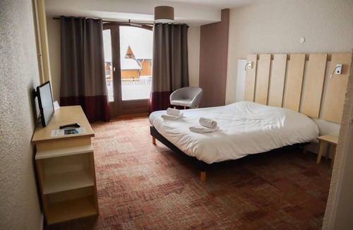 Pralognan-la-Vanoise Hotel | Wifi, swimming pool, sauna, tv, 30m², Pralognan-la-Vanoise