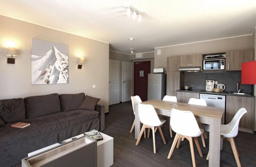 Pra Loup Apartment | Wifi, swimming pool, tv, ski locker, 39m², Pra Loup