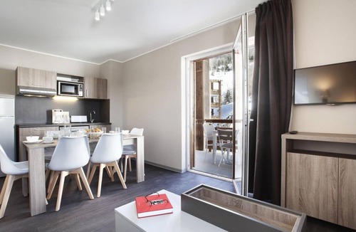 Pra Loup Apartment | Wifi, swimming pool, tv, ski locker, 54m², Pra Loup