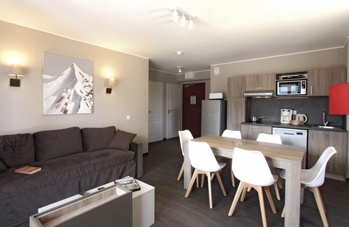 Pra Loup Apartment | Wifi, swimming pool, tv, ski locker, 54m², Pra Loup