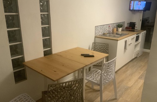 7th Arrondissement Apartment | With or without a car: shops, beaches, town centre, transport etc.