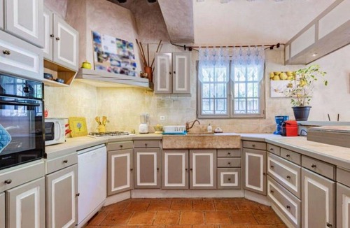 Le Barroux Villa | Wonderful private villa for 8 people with private pool, WIFI, TV and pets allowed
