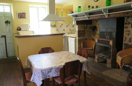 Teyssieu Villa | Wonderful private villa for 4 guests with WIFI, private pool, TV, terrace and pets allowed