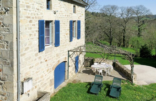 Teyssieu Villa | Wonderful private villa for 4 guests with WIFI, private pool, TV, terrace and pets allowed