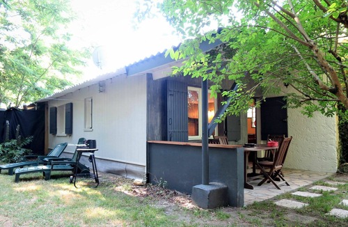 Queyrac House | Wonderful private villa for 4 guests with TV, terrace and pets allowed