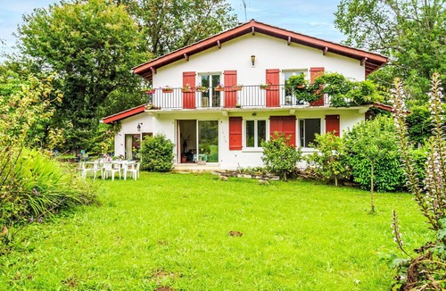 Ascain House | Wonderful private villa for 6 guests with WIFI, TV and pets allowed