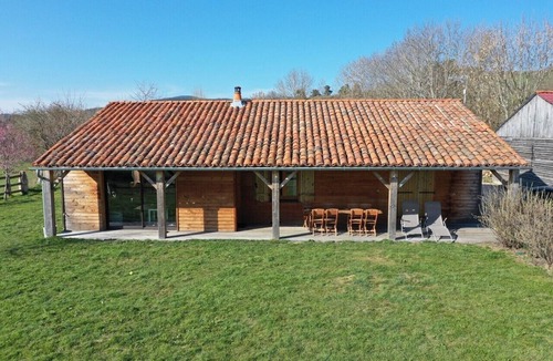 Le Malzieu-Forain Ski Chalet | Wooden chalet house on enclosed land