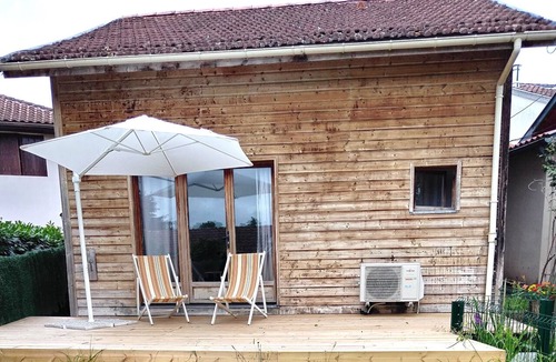 Saint-Geours-de-Maremne Ski Chalet | Wooden chalet with garden and terrace