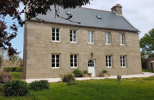 Lanildut House | XVIIth CENTURY MANOR WITH A UNIQUE CHARACTER