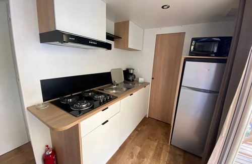 Villeneuve-les-Maguelone House | ZEcamping 2 étoiles piscine mobil-home TV clim 29m2 4 pers