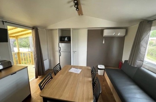 Villeneuve-les-Maguelone House | ZEcamping 2* piscine 4km plage dog friendly mobil-home TV BBQ clim