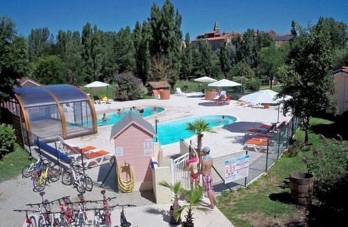 Montlaur Ski Chalet | ZEcamping 3 étoiles Aveyron - Espace aquatique, calme et nature