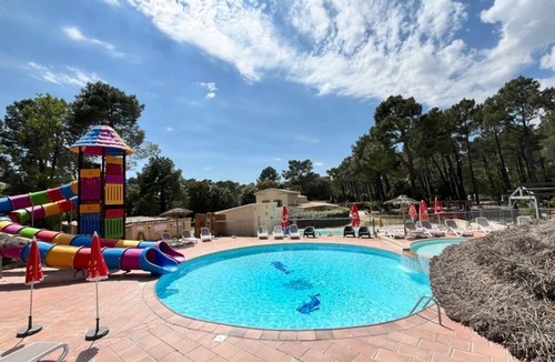 Bollene House | ZEcamping 3 étoiles familial avec piscine chauffée aire de jeux et restaurant