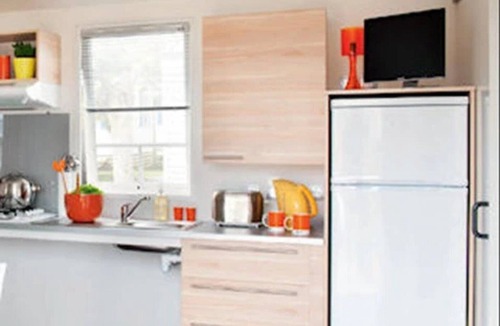 Chateauroux House | ZEcamping 3 étoiles toboggans animations mobil-home TV 28m2 5 pers
