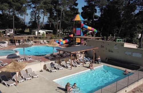Bollene House | ZEcamping 3 étoiles piscine chauffée toboggans pet friendly tente 26m2
