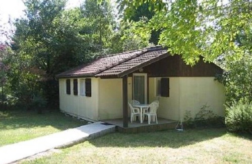 Reyrevignes Ski Chalet | ZEcamping 3* animé piscine chauffée animaux acceptés chalet TV BBQ