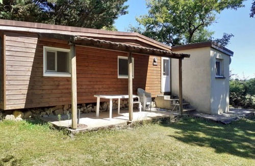 Reyrevignes Ski Chalet | ZEcamping 3* familial piscine chauffée animaux acceptés chalet TV BBQ