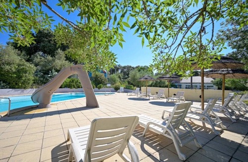 Castries House | ZEcamping 3* familial toboggans animaux acceptés locatif 32m2 5 pers