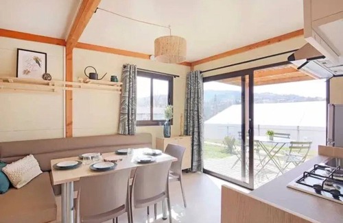 Junas Ski Chalet | ZEcamping 3* pataugeoire dog friendly locatif TV BBQ clim 47m2 6 pers