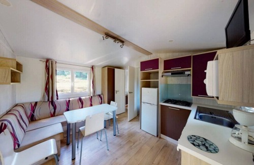 Vic-sur-Cere House | ZEcamping 4 étoiles familial piscine couverte locatif TV 31m2