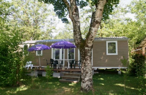 Monceaux-sur-Dordogne House | ZEcamping 4 étoiles familial piscine couverte pet friendly cottage TV