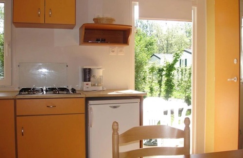 Monceaux-sur-Dordogne House | ZEcamping 4 étoiles parc aquatique et piscine chauffée mobil-home TV
