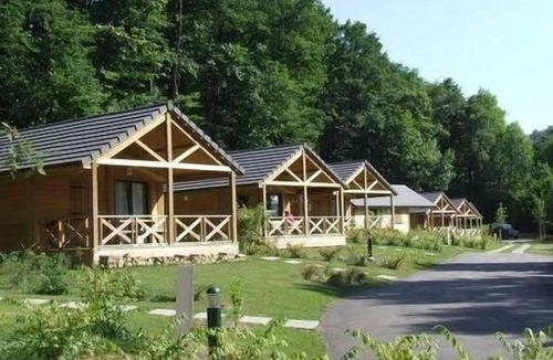 Aramits Ski Chalet | ZEcamping 4 étoiles piscine chauffée chalet TV LV BBQ 35m2
