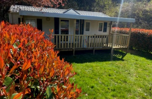 Vic-sur-Cere House | ZEcamping 4* animé piscine couverte chiens acceptés locatif TV 32m2