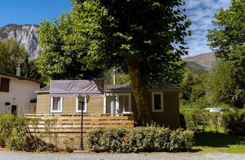 Le Bourg-d'Oisans House | ZEcamping 4* familial piscine couverte locatif LV BBQ 32m2 6 pers