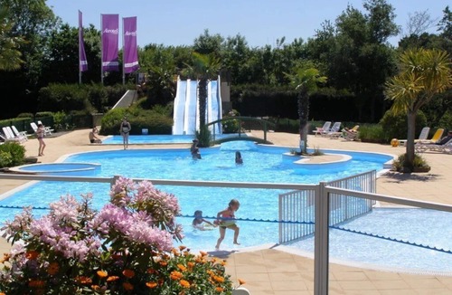 La Haye House | ZEcamping 4* familial avec étang de pêche et piscine chauffée