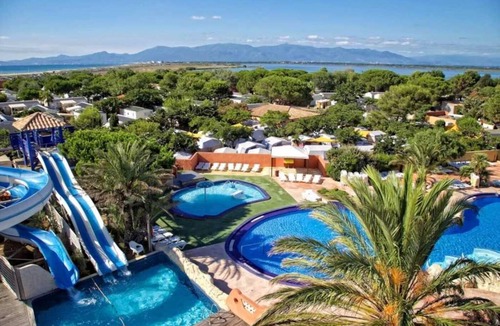 Canet-Plage House | ZEcamping 4* familial 100m plage toboggans locatif clim 28m2 8 pers