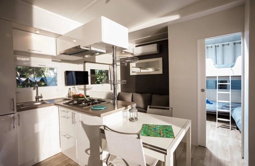 Canet-en-Roussillon House | ZEcamping 4 étoiles espace aquatique tente TV LV BBQ 35m2