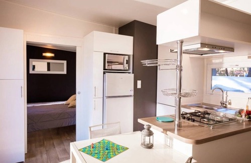 Canet-en-Roussillon House | ZEcamping 4 étoiles espace aquatique tente TV LV BBQ 35m2