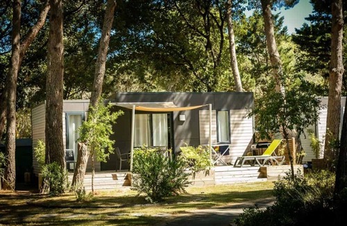 Canet-en-Roussillon House | ZEcamping 4 étoiles espace aquatique tente TV LV BBQ 35m2