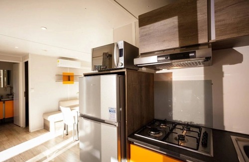 Canet-en-Roussillon House | ZEcamping 4* familial 3km plage piscine chauffée tente TV LV clim 32m2