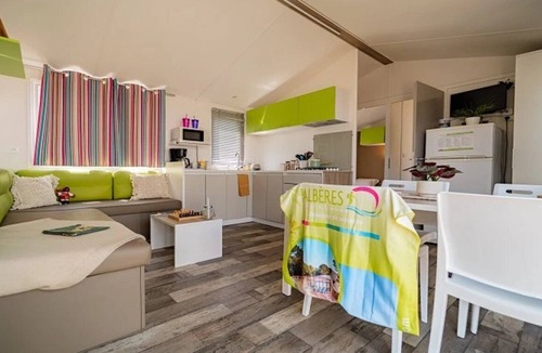 Laroque-des-Alberes House | ZEcamping 4 étoiles animé piscine couverte locatif TV BBQ clim 32m2